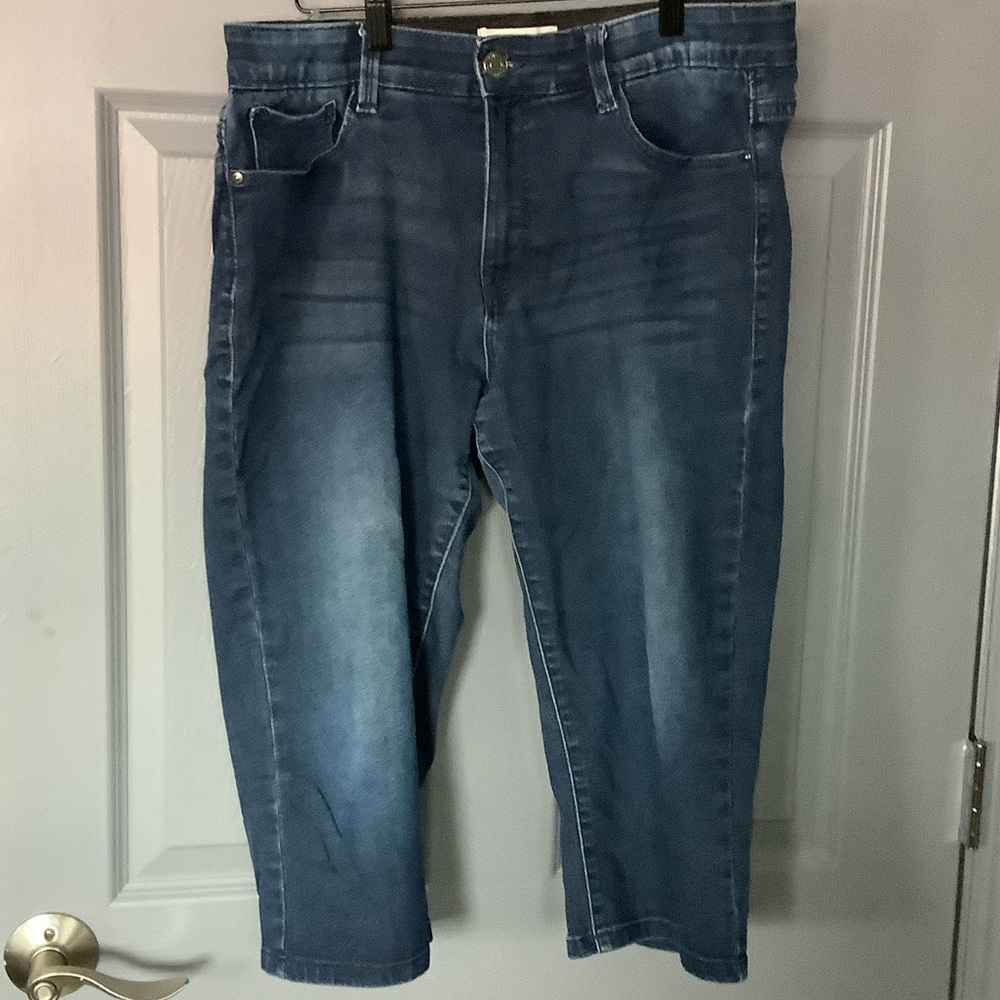 Angels Women's Capri Jeans
Item 410
